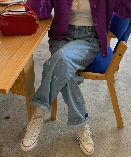 Mejoul(メジュール)の「リボン柄刺繍ボーイフレンドハイウエストストレートデニム(デニムパンツ・レディース・ブルー・L/M/S)」の4枚目の写真