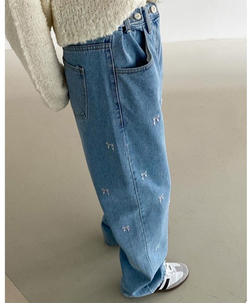 Mejoul(メジュール)の「リボン柄刺繍ボーイフレンドハイウエストストレートデニム(デニムパンツ・レディース・ブルー・L/M/S)」の5枚目の写真