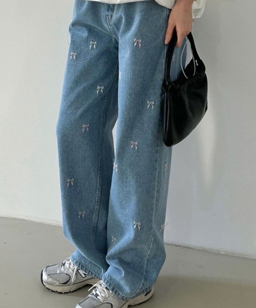 Mejoul(メジュール)の「リボン柄刺繍ボーイフレンドハイウエストストレートデニム(デニムパンツ・レディース・ブルー・L/M/S)」の7枚目の写真