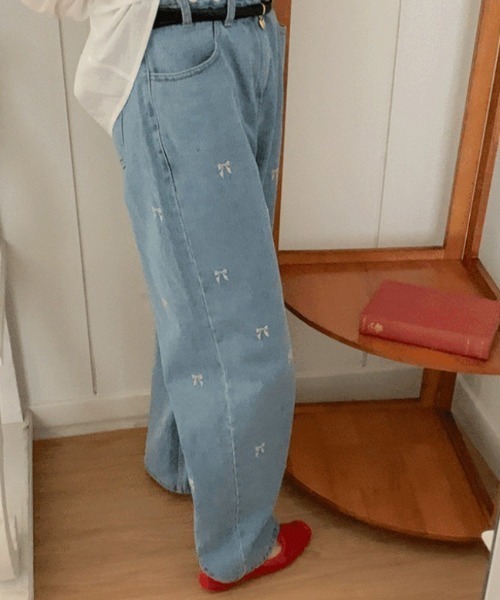 Mejoul(メジュール)の「リボン柄刺繍ボーイフレンドハイウエストストレートデニム(デニムパンツ・レディース・ブルー・L/M/S)」の8枚目の写真