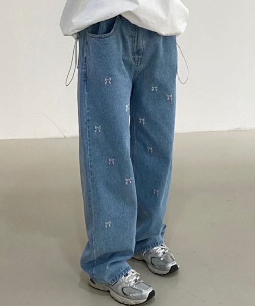 Mejoul(メジュール)の「リボン柄刺繍ボーイフレンドハイウエストストレートデニム(デニムパンツ・レディース・ブルー・L/M/S)」の12枚目の写真