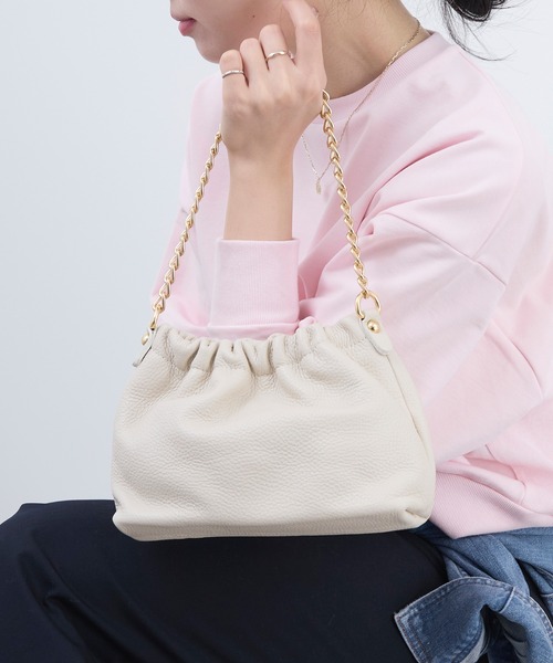 AULENTTI(オウレンティ)の「【AULENTTI】別注-チェーンショルダーバッグ-SHOULDER CHAIN BAG(ショルダーバッグ・レディース・ブラック/オフホワイト・FREE)」の2枚目の写真