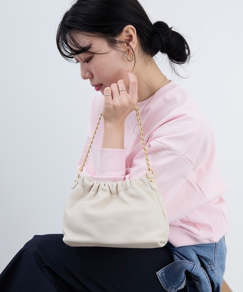 AULENTTI(オウレンティ)の「【AULENTTI】別注-チェーンショルダーバッグ-SHOULDER CHAIN BAG(ショルダーバッグ・レディース・ブラック/オフホワイト・FREE)」の3枚目の写真