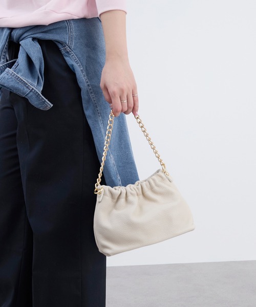 AULENTTI(オウレンティ)の「【AULENTTI】別注-チェーンショルダーバッグ-SHOULDER CHAIN BAG(ショルダーバッグ・レディース・ブラック/オフホワイト・FREE)」の7枚目の写真