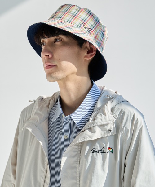 Arnold Palmer（アーノルドパーマー）の「リバーシブル シェア バケットハット（キャップ・レディース・ベージュ/ネイビー・F）」の13枚目の写真