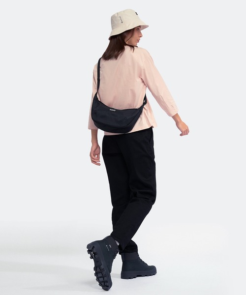 AIGLE（エーグル）の「ネイバーフッド バナナバッグ / 三日月型バッグ ハーフムーンバッグ（ショルダーバッグ・レディース・ライトパープル/ダークグリーン/ブラック・FREE）」の4枚目の写真