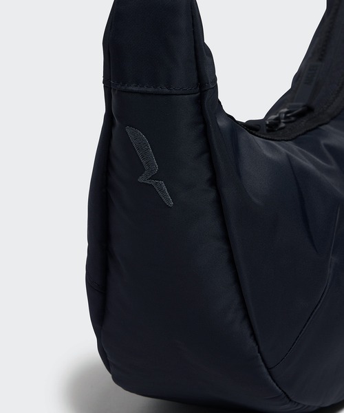 AIGLE（エーグル）の「ネイバーフッド バナナバッグ / 三日月型バッグ ハーフムーンバッグ（ショルダーバッグ・レディース・ライトパープル/ダークグリーン/ブラック・FREE）」の10枚目の写真