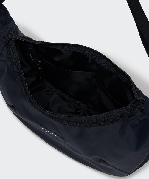 AIGLE（エーグル）の「ネイバーフッド バナナバッグ / 三日月型バッグ ハーフムーンバッグ（ショルダーバッグ・レディース・ライトパープル/ダークグリーン/ブラック・FREE）」の11枚目の写真