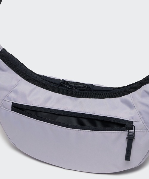 AIGLE（エーグル）の「ネイバーフッド バナナバッグ / 三日月型バッグ ハーフムーンバッグ（ショルダーバッグ・レディース・ライトパープル/ダークグリーン/ブラック・FREE）」の18枚目の写真