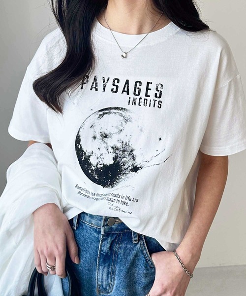 GeeRA(ジーラ)の「箔メタリック&宇宙プリントオーバーサイズ半袖Tシャツ(Tシャツ/カットソー・レディース・チャコール/ホワイト系その他/オフホワイト/チャコールグレー・LARGE/X-LARGE/MEDIUM)」の2枚目の写真