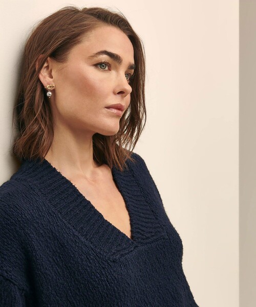 BROOKS BROTHERS（ブルックスブラザーズ）の「コットン オーバーサイズ Vネックセーター（ニット/セーター・レディース・ネイビー・LARGE/MEDIUM/SMALL/X-SMALL）」の4枚目の写真