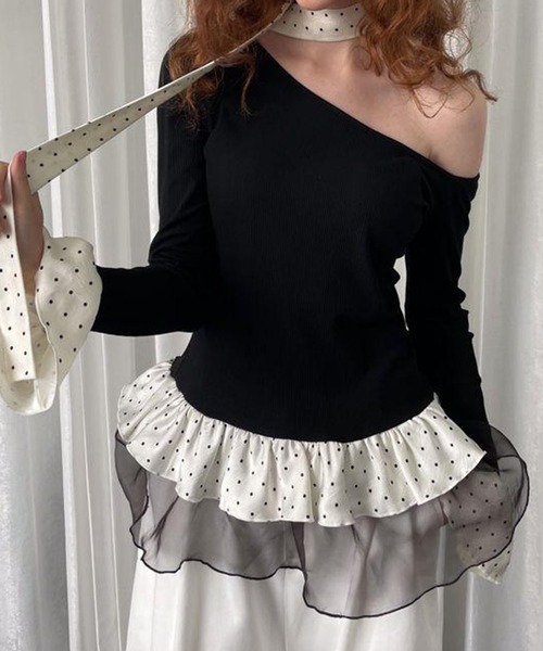 leune(ルネ)の「フリルペプラムオフショルトップス(その他トップス・レディース・ブラック・FREE)」の8枚目の写真