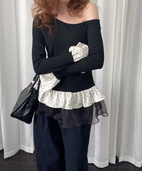 leune(ルネ)の「フリルペプラムオフショルトップス(その他トップス・レディース・ブラック・FREE)」の3枚目の写真