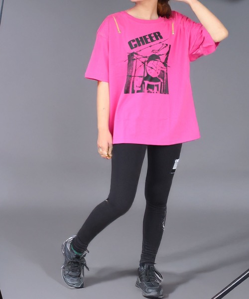 CHEER(チアー)の「肩ジップフォトデザインプリントゆるTEE(Tシャツ/カットソー・レディース・ピンク/ブラック/ホワイト・S/M/L)」の11枚目の写真