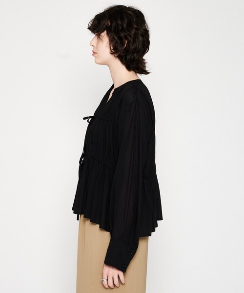 cloenc（クロエンス）の「【手洗い可】リボンギャザーブラウス（シャツ/ブラウス・レディース・ブラック/アイボリー・02）」の5枚目の写真