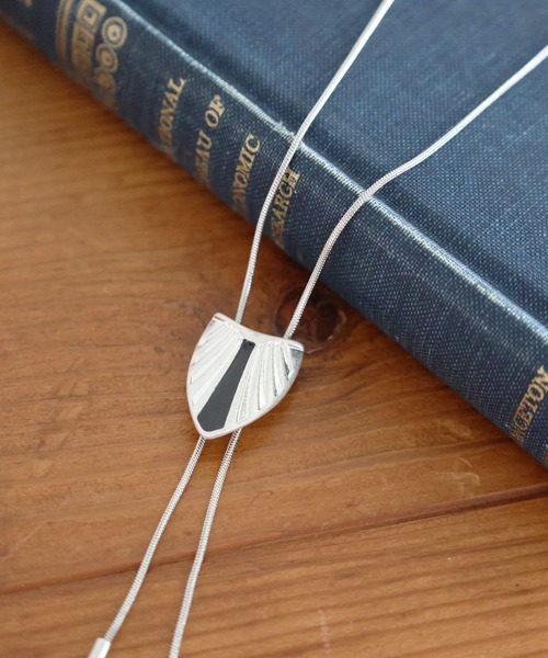 niko and...（ニコアンド）の「ウエスタンループタイネックレス（ネックレス・レディース・イエロー/グレー・0）」の2枚目の写真