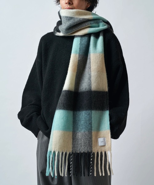 Lui's（ルイス）の「ソフトタッチボリュームロングチェックマフラー（マフラー・メンズ・スカイブルー/ブラウン・FREE）」の2枚目の写真