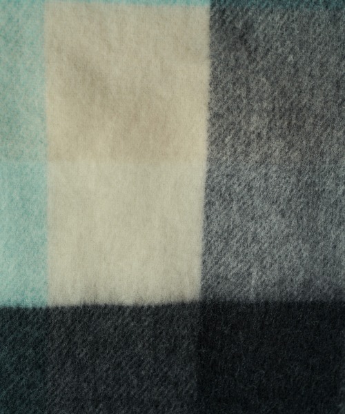 Lui's（ルイス）の「ソフトタッチボリュームロングチェックマフラー（マフラー・メンズ・スカイブルー/ブラウン・FREE）」の14枚目の写真