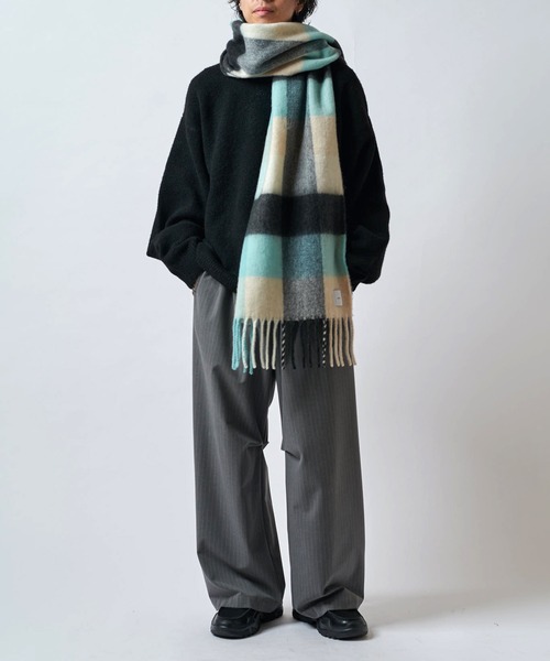 Lui's（ルイス）の「ソフトタッチボリュームロングチェックマフラー（マフラー・メンズ・スカイブルー/ブラウン・FREE）」の9枚目の写真