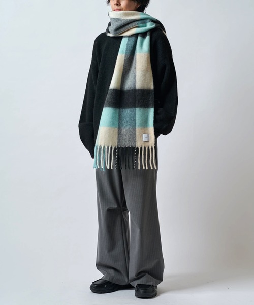 Lui's（ルイス）の「ソフトタッチボリュームロングチェックマフラー（マフラー・メンズ・スカイブルー/ブラウン・FREE）」の10枚目の写真