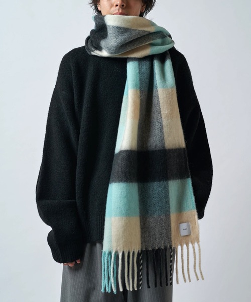 Lui's（ルイス）の「ソフトタッチボリュームロングチェックマフラー（マフラー・メンズ・スカイブルー/ブラウン・FREE）」の7枚目の写真