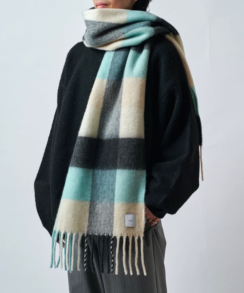 Lui's（ルイス）の「ソフトタッチボリュームロングチェックマフラー（マフラー・メンズ・スカイブルー/ブラウン・FREE）」の8枚目の写真