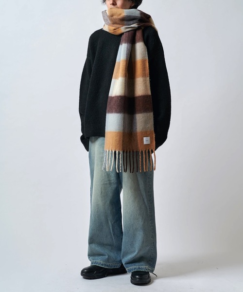 Lui's（ルイス）の「ソフトタッチボリュームロングチェックマフラー（マフラー・メンズ・スカイブルー/ブラウン・FREE）」の6枚目の写真