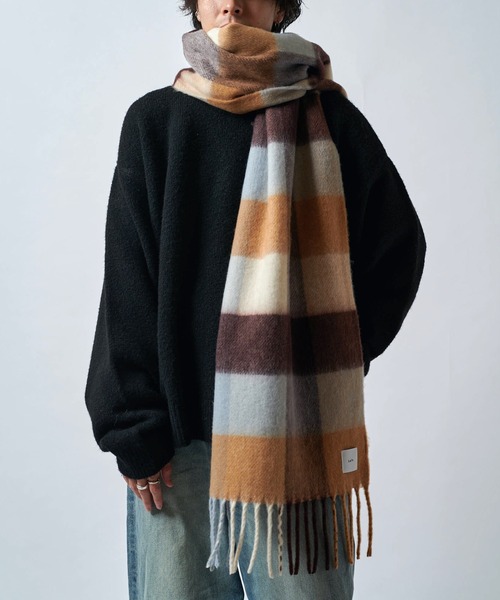 Lui's（ルイス）の「ソフトタッチボリュームロングチェックマフラー（マフラー・メンズ・スカイブルー/ブラウン・FREE）」の3枚目の写真