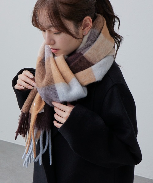 Lui's（ルイス）の「ソフトタッチボリュームロングチェックマフラー（マフラー・メンズ・スカイブルー/ブラウン・FREE）」の18枚目の写真