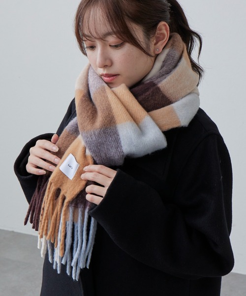 Lui's（ルイス）の「ソフトタッチボリュームロングチェックマフラー（マフラー・メンズ・スカイブルー/ブラウン・FREE）」の19枚目の写真