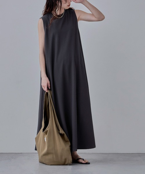 etoll.(エトル)の「ふくれジャガードマキシワンピース(ワンピース・レディース・ブラック/チャコール・M~L)」の1枚目の写真