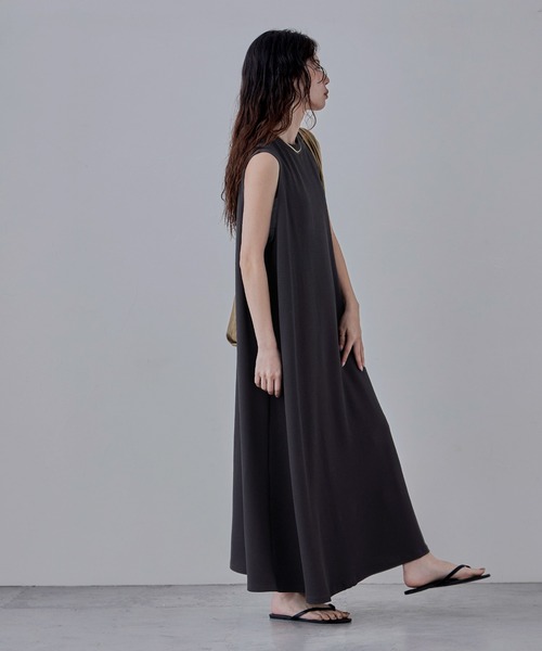 etoll.(エトル)の「ふくれジャガードマキシワンピース(ワンピース・レディース・ブラック/チャコール・M~L)」の4枚目の写真