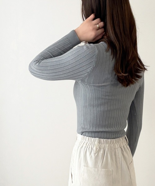 Dewlily(デューリリー)の「着心地抜群でシルエットも◎ 長袖リブニットトップス(Tシャツ/カットソー・レディース・ライトブルー/ワインレッド/ライトグリーン/グリーン/ピンク/ホワイト/ベージュ/パープル/イエロー/ブラック/アイボリー/ブルー/グレー・FREE)」の22枚目の写真