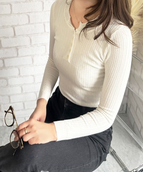 Dewlily(デューリリー)の「着心地抜群でシルエットも◎ 長袖リブニットトップス(Tシャツ/カットソー・レディース・ライトブルー/ワインレッド/ライトグリーン/グリーン/ピンク/ホワイト/ベージュ/パープル/イエロー/ブラック/アイボリー/ブルー/グレー・FREE)」の17枚目の写真
