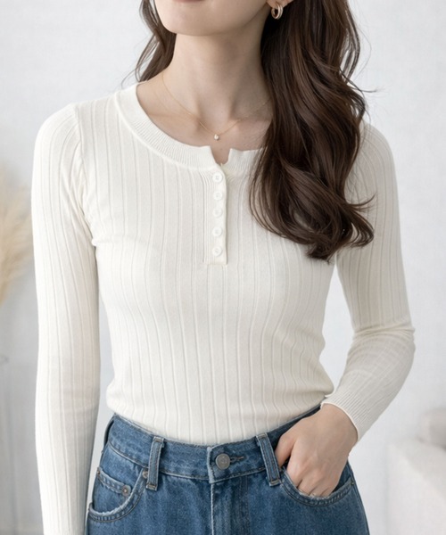 Dewlily(デューリリー)の「着心地抜群でシルエットも◎ 長袖リブニットトップス(Tシャツ/カットソー・レディース・ライトブルー/ワインレッド/ライトグリーン/グリーン/ピンク/ホワイト/ベージュ/パープル/イエロー/ブラック/アイボリー/ブルー/グレー・FREE)」の20枚目の写真