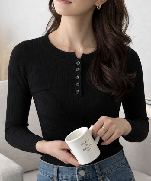 Dewlily(デューリリー)の「着心地抜群でシルエットも◎ 長袖リブニットトップス(Tシャツ/カットソー・レディース・ライトブルー/ワインレッド/ライトグリーン/グリーン/ピンク/ホワイト/ベージュ/パープル/イエロー/ブラック/アイボリー/ブルー/グレー・FREE)」の18枚目の写真