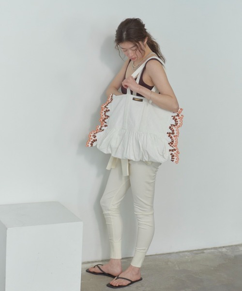 THEATRE PRODUCTS（シアタープロダクツ）の「リネンコットンフリルトートバッグ（トートバッグ・レディース・ブラック/ホワイト・FREE）」の6枚目の写真