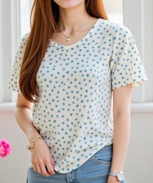 小花柄Tシャツ
