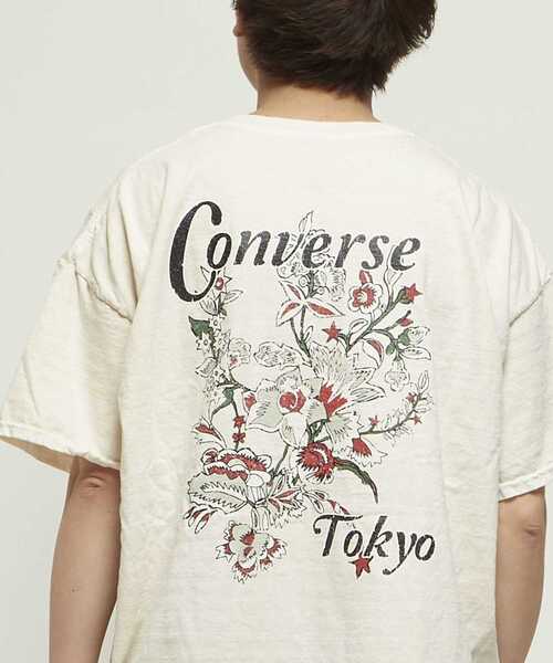 CONVERSE TOKYO（コンバーストウキョウ）の「PIGMENT DYE FLOWER LOGO TEE（Tシャツ/カットソー・レディース・ホワイト/ブラック/ブルー・SMALL/MEDIUM）」の2枚目の写真
