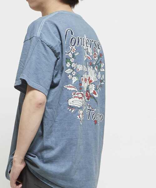 CONVERSE TOKYO（コンバーストウキョウ）の「PIGMENT DYE FLOWER LOGO TEE（Tシャツ/カットソー・レディース・ホワイト/ブラック/ブルー・SMALL/MEDIUM）」の8枚目の写真