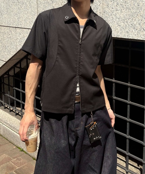EPNK(イーピーエヌケー)の「【EPNK】Eyelet zip up half shirt / アイレットジップアップハーフシャツ(シャツ/ブラウス・メンズ・チャコールグレー/ブラック・SMALL/MEDIUM/LARGE)」の2枚目の写真