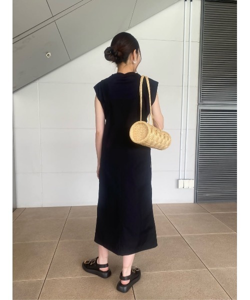 ESTNATION(エストネーション)の「ESTNATION / ナイロンフロントジップ ワンピース(ワンピース・レディース・ブラック/ベージュ・38/36)」の19枚目の写真