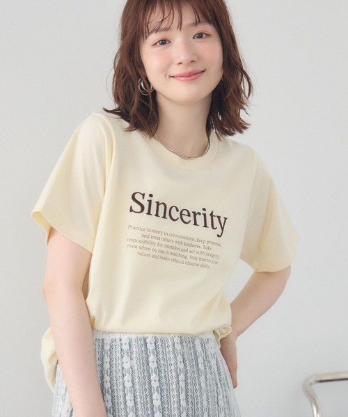 tシャツ ライン メッセージ Tシャツ レディース ONCILY（オンシェリー）の「MESSAGE LOGO T-SHIRT / メッセージ