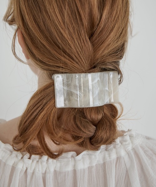 Crisp(クリスプ)の「マーブルワイドクリップ(バレッタ/ヘアクリップ・レディース・グレイッシュベージュ/アイボリー/ブラウン・FREE)」の2枚目の写真
