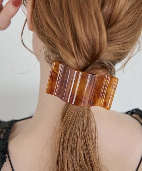 Crisp(クリスプ)の「マーブルワイドクリップ(バレッタ/ヘアクリップ・レディース・グレイッシュベージュ/アイボリー/ブラウン・FREE)」の1枚目の写真