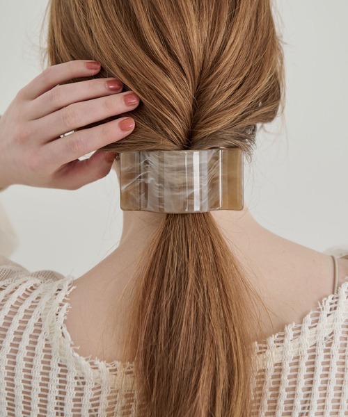 Crisp(クリスプ)の「マーブルワイドクリップ(バレッタ/ヘアクリップ・レディース・グレイッシュベージュ/アイボリー/ブラウン・FREE)」の3枚目の写真