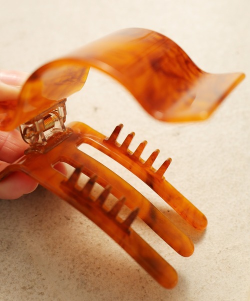 Crisp(クリスプ)の「マーブルワイドクリップ(バレッタ/ヘアクリップ・レディース・グレイッシュベージュ/アイボリー/ブラウン・FREE)」の4枚目の写真