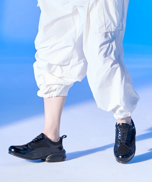 nissen(ニッセン)の「【ゆったり幅広】ACQUA PALETTE(アクアパレット)レースアップスニーカー(ワイズ4E)(スニーカー・レディース・ブラック/グレイッシュベージュ/シルバー・M/L/LL/3L)」の4枚目の写真