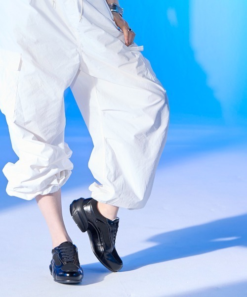 nissen(ニッセン)の「【ゆったり幅広】ACQUA PALETTE(アクアパレット)レースアップスニーカー(ワイズ4E)(スニーカー・レディース・ブラック/グレイッシュベージュ/シルバー・M/L/LL/3L)」の5枚目の写真