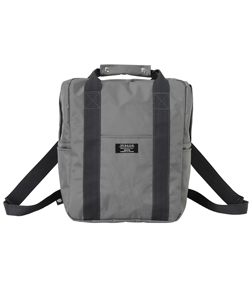 ZUCCa（ズッカ）の「【WEB限定】(O)ナイロンスクウェアバッグ*（バックパック/リュック・レディース・ブラック/カーキ/ネイビー/グレー・FREE）」の2枚目の写真